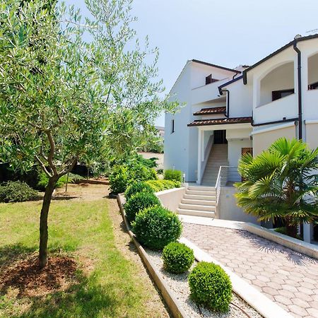 Apartments Gloria Vrsar Exterior photo