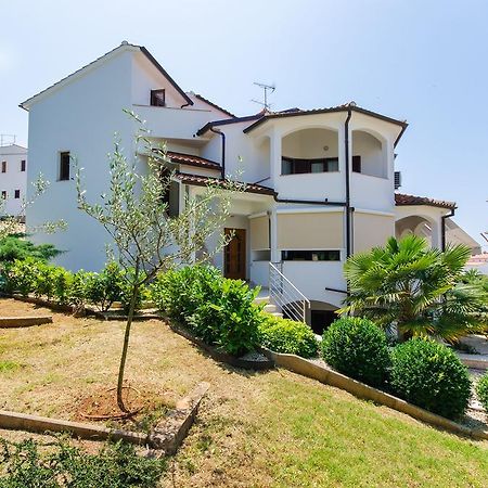 Apartments Gloria Vrsar Exterior photo