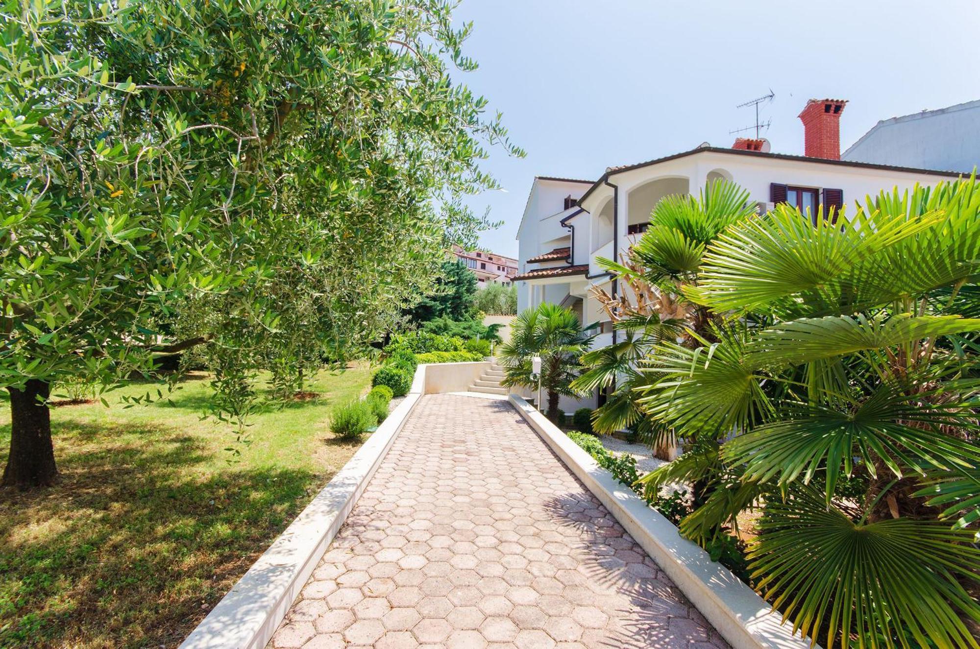Apartments Gloria Vrsar Exterior photo