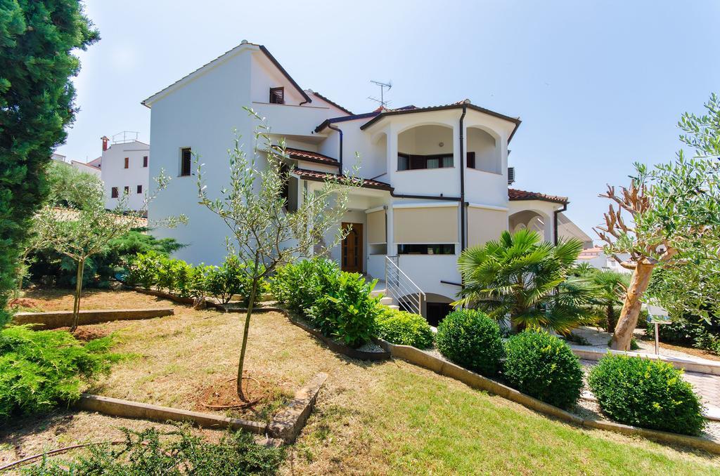 Apartments Gloria Vrsar Exterior photo