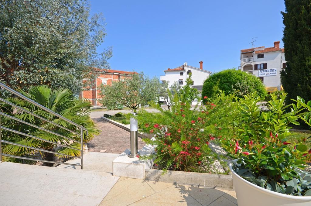 Apartments Gloria Vrsar Exterior photo