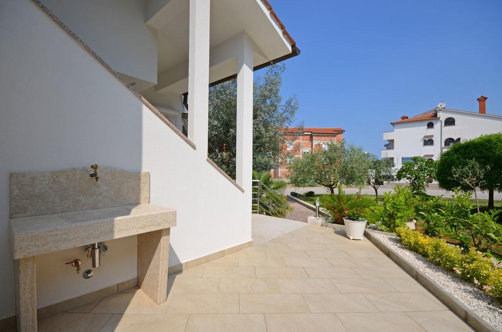 Apartments Gloria Vrsar Exterior photo