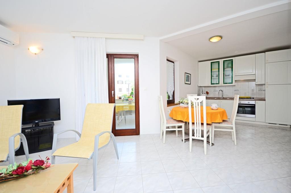 Apartments Gloria Vrsar Exterior photo