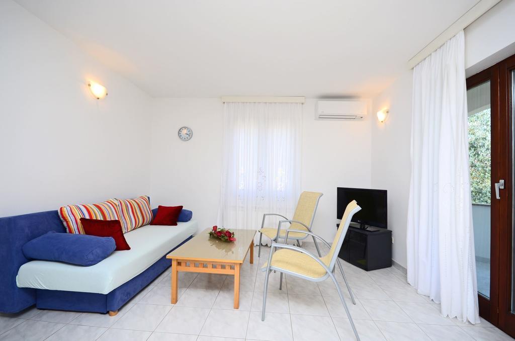 Apartments Gloria Vrsar Exterior photo