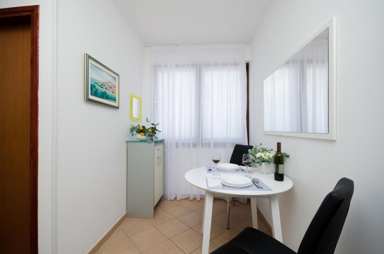 Apartments Gloria Vrsar Exterior photo